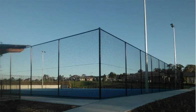 Chainwire fencing around an outdoor tennis court